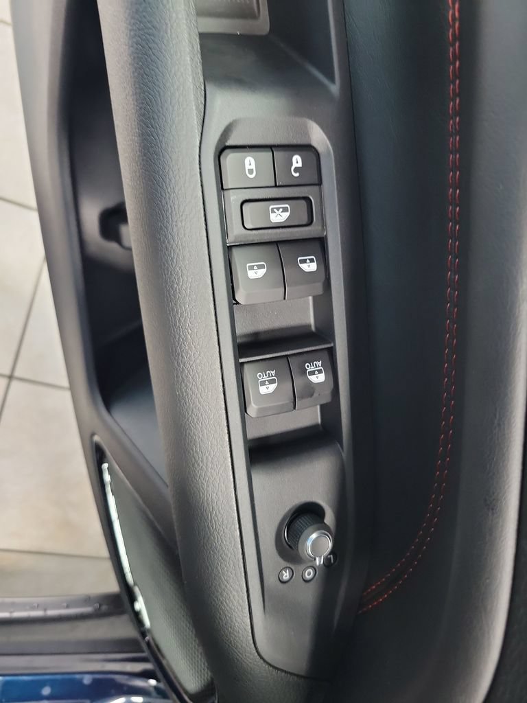 New 2026 Jeep Compass Trailhawk w/ Sun, Sound & Navigation Group AWD/4WD image 12