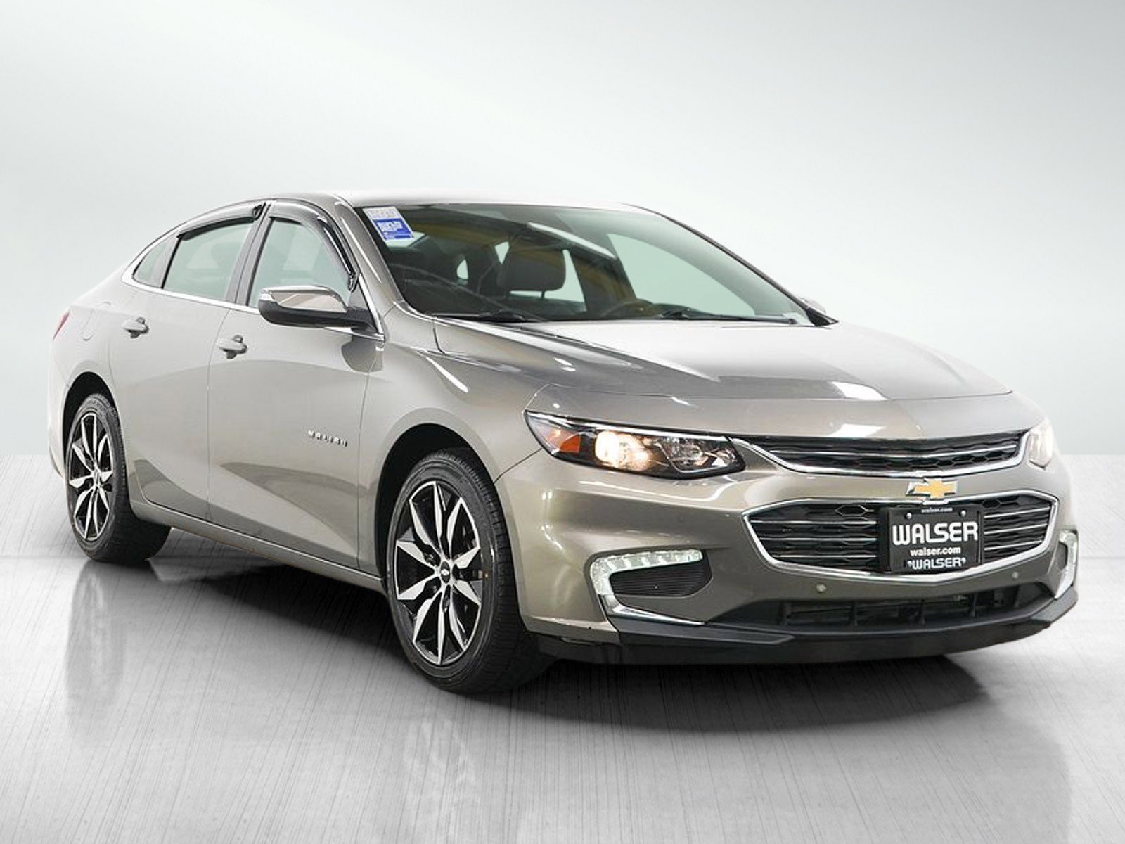 Used 2017 Chevrolet Malibu LT w/ Leather Package FWD image 7