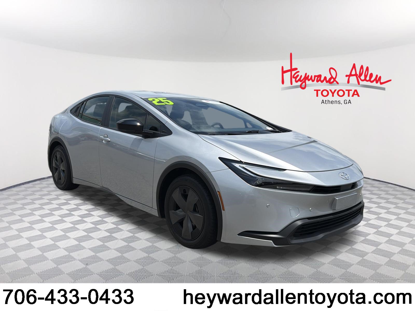 Certified 2025 Toyota Prius LE FWD image 1