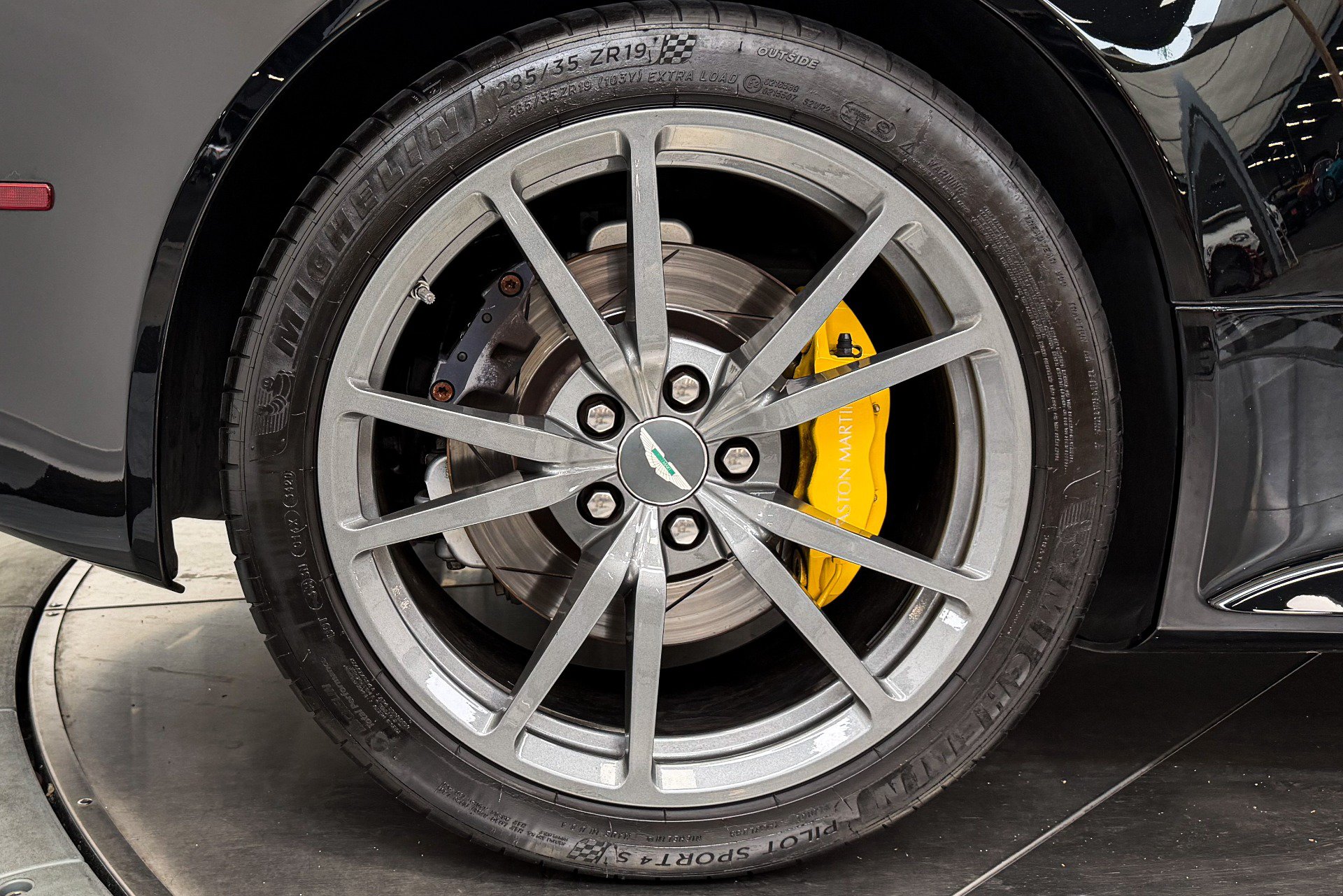 Used 2015 Aston Martin V8 Vantage GT RWD image 26