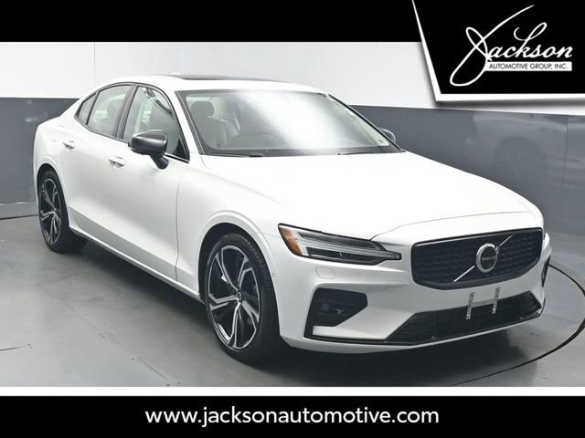 Used 2025 Volvo S60 B5 Plus FWD image 1