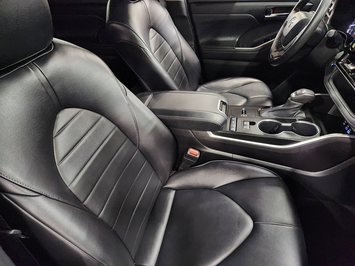 Used 2022 Toyota Highlander XLE FWD image 31