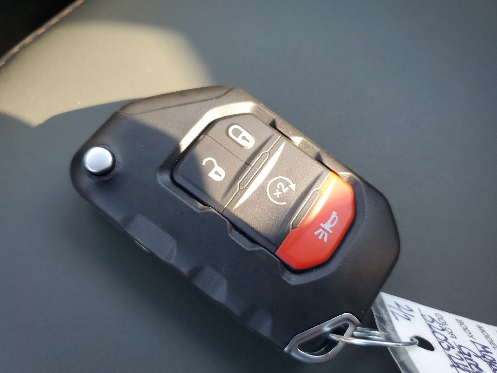 Used 2025 Jeep Gladiator Mojave AWD/4WD image 29