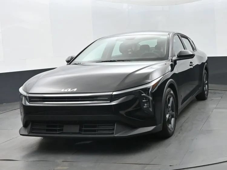 Used 2025 Kia K4 FWD image 1