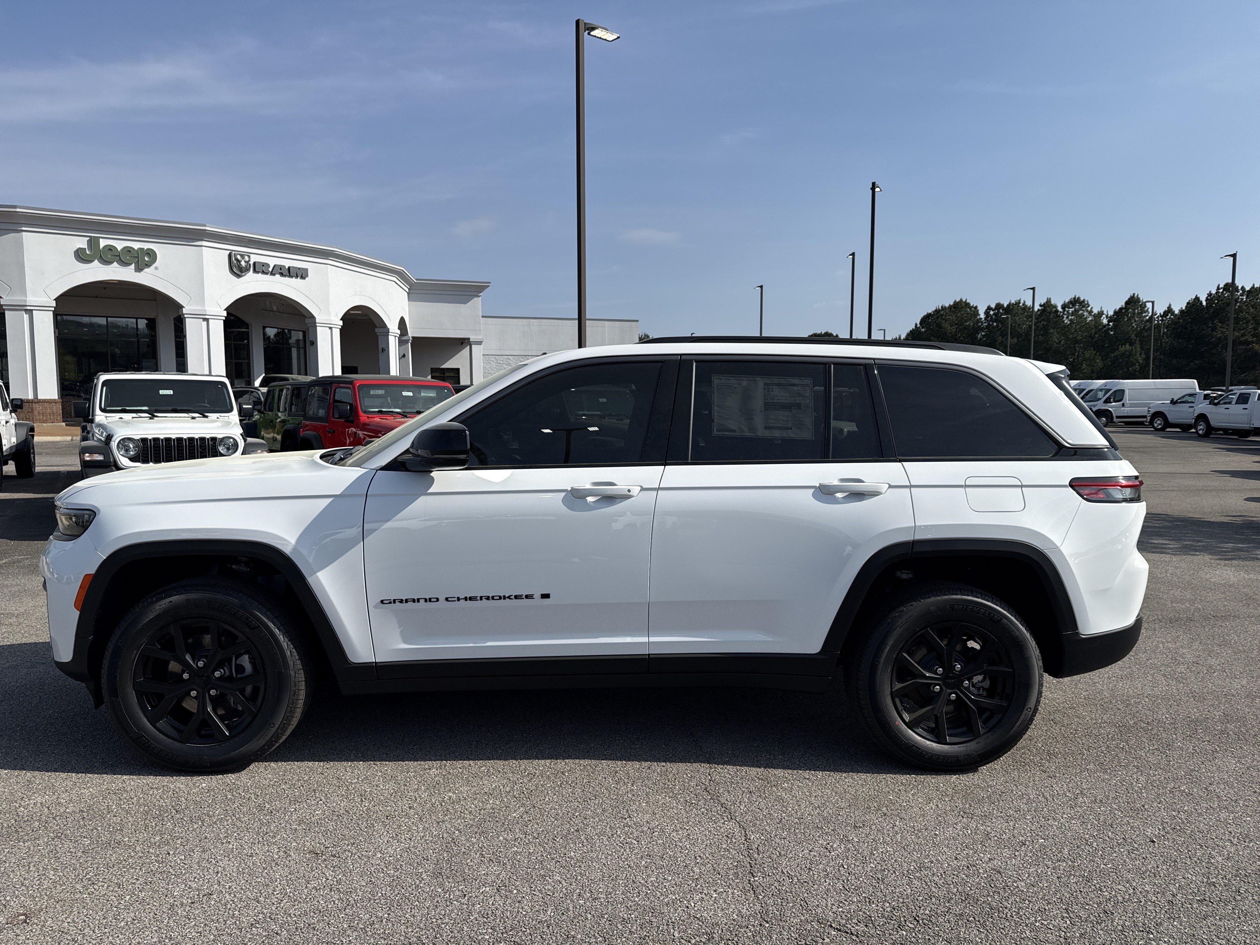 New 2026 Jeep Grand Cherokee Altitude RWD image 4