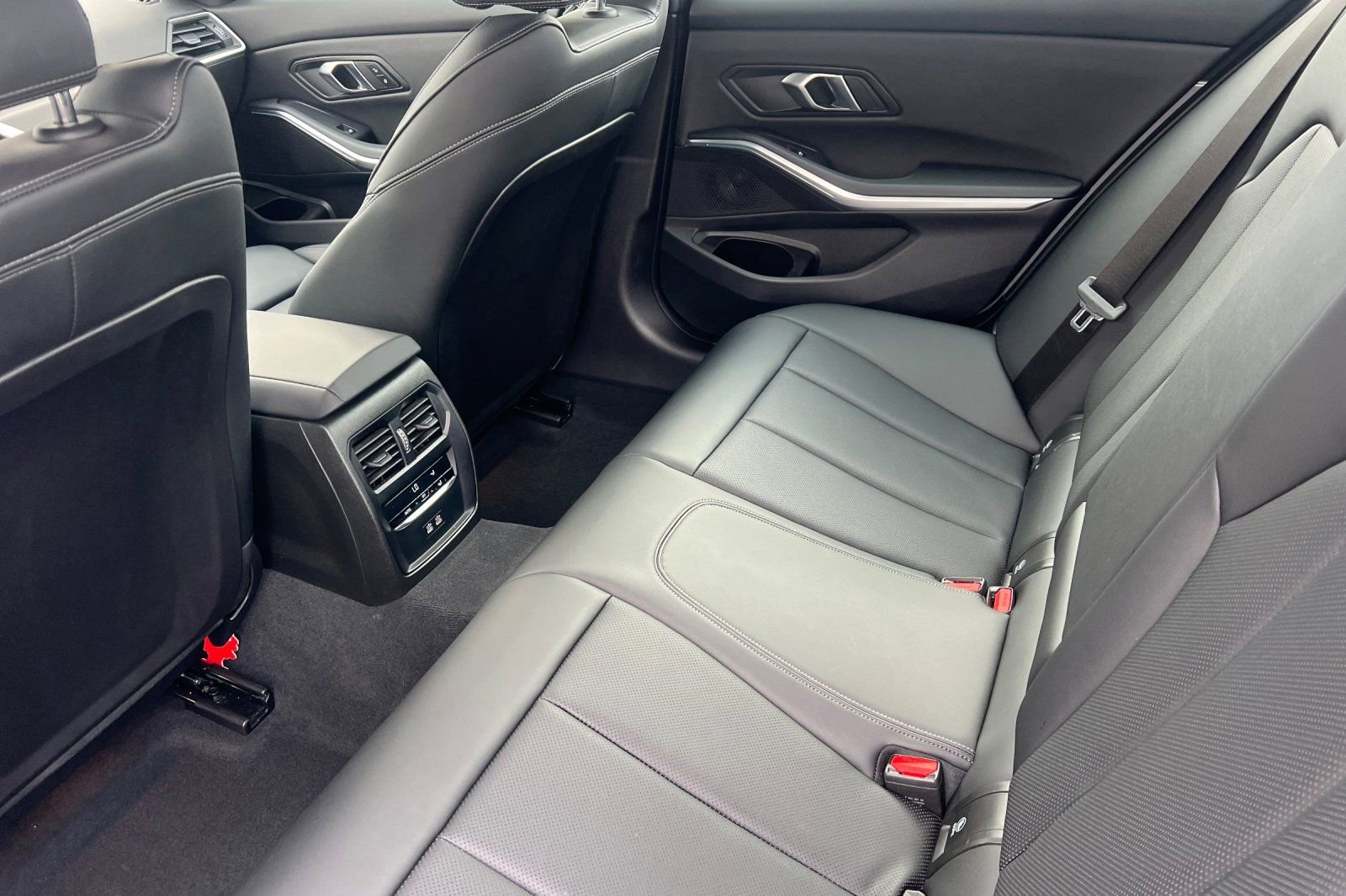 Used 2024 BMW 330i Sedan image 9