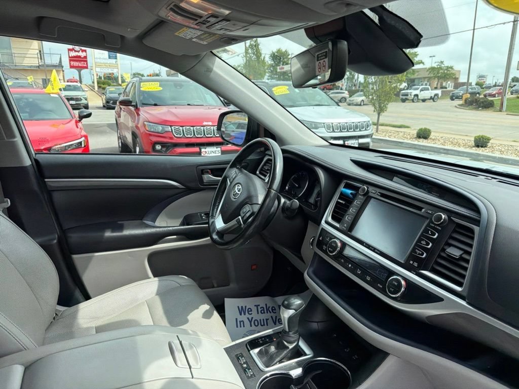 Used 2018 Toyota Highlander Limited Platinum AWD/4WD image 12