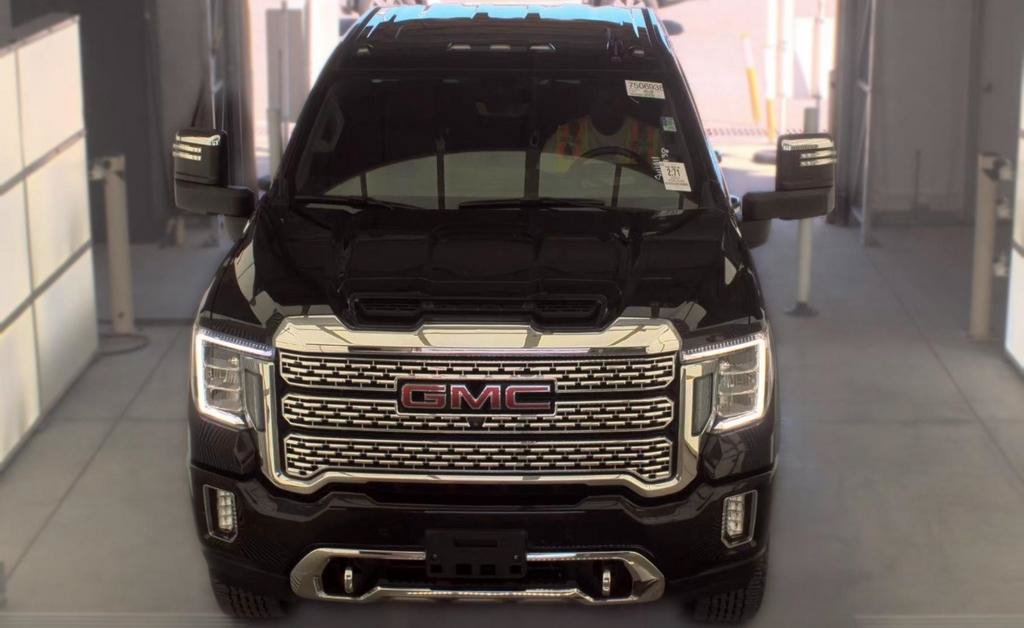 Used 2021 GMC Sierra 2500 Denali w/ Denali Black Diamond Edition AWD/4WD image 2