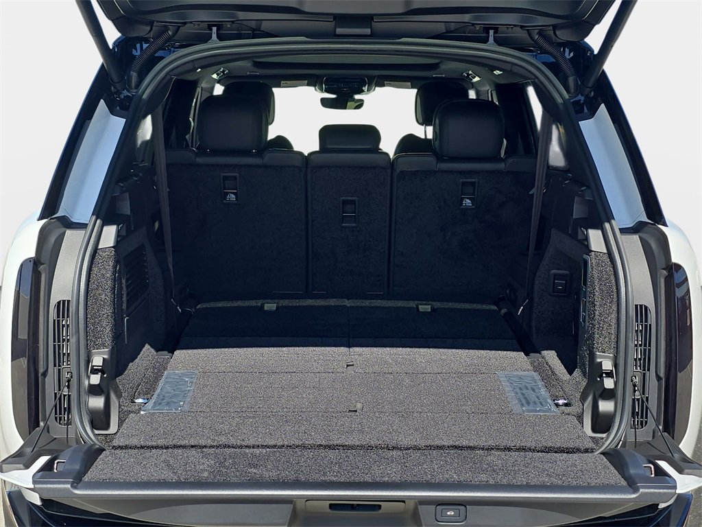 New 2026 Land Rover Range Rover Long Wheelbase SE image 13