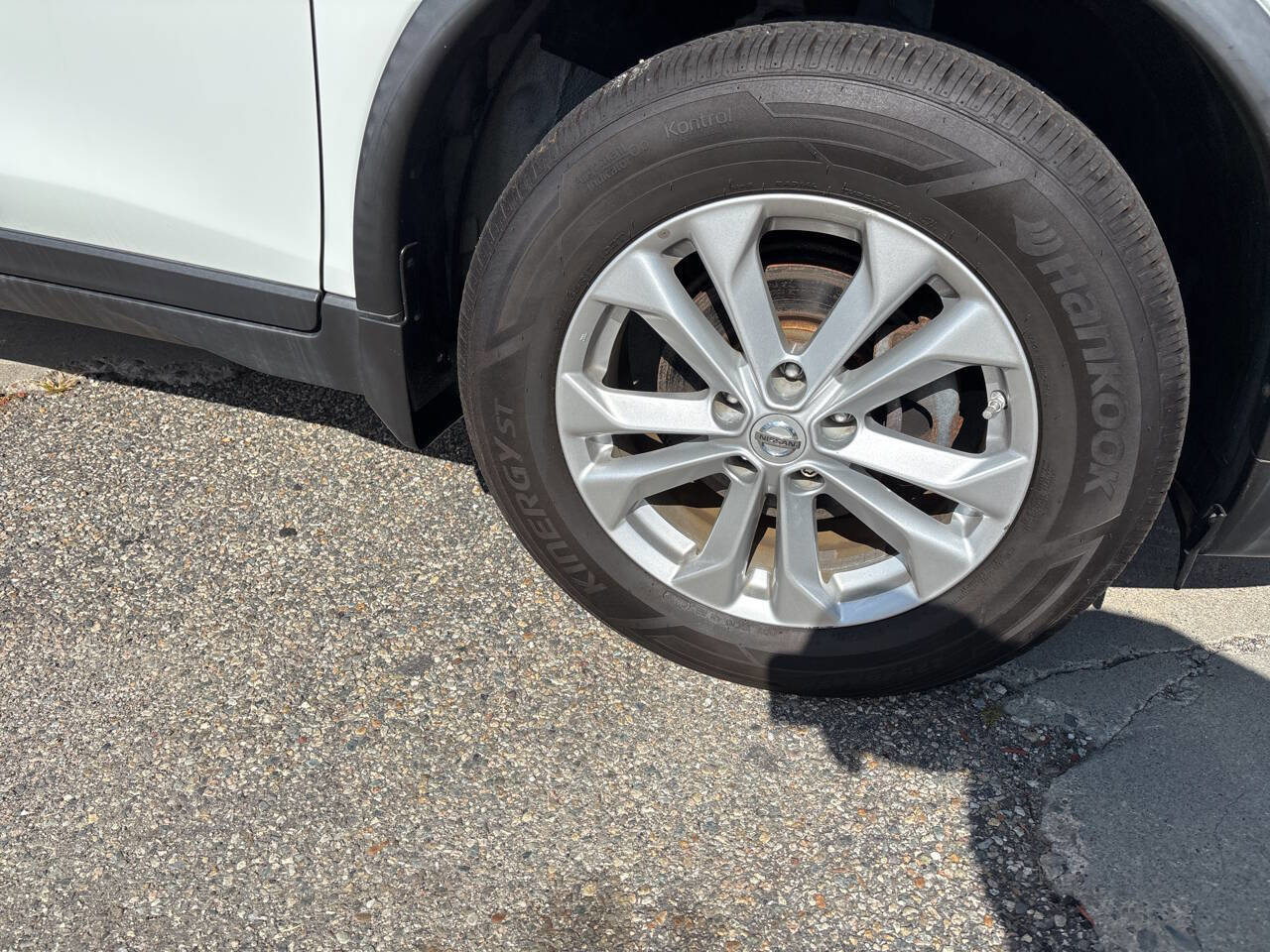 Used 2018 Nissan Rogue SV image 12