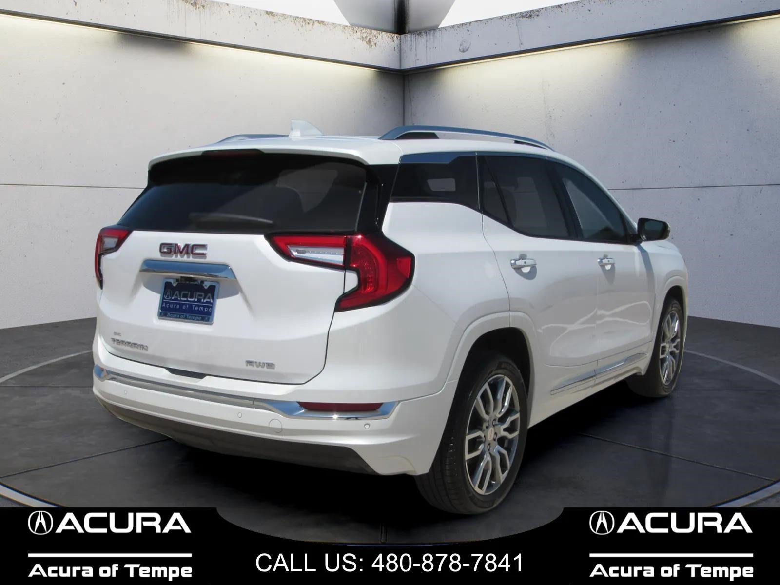 Used 2023 GMC Terrain Denali w/ Denali Premium Package AWD/4WD image 5