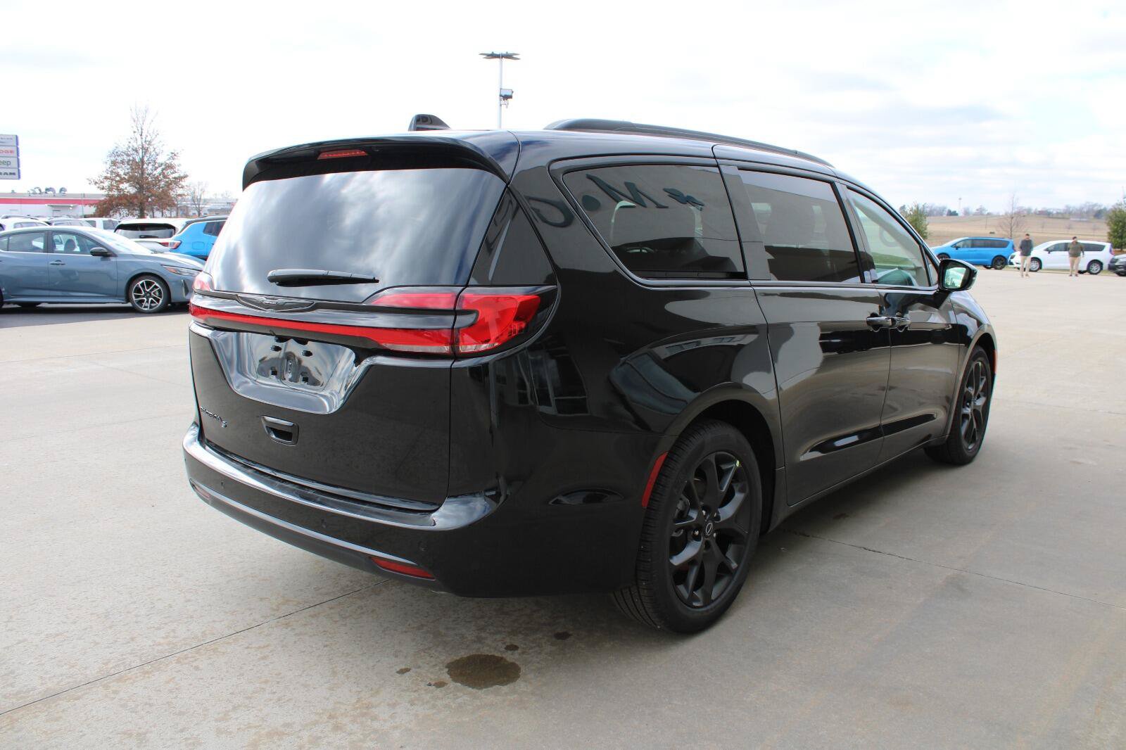 New 2026 Chrysler Pacifica Select FWD image 7