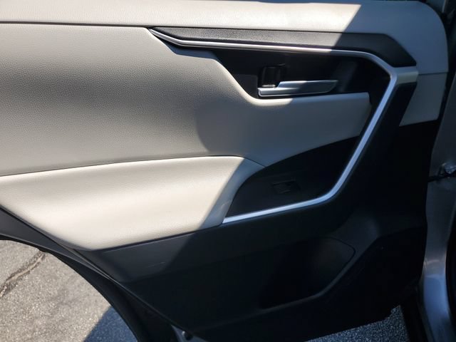 Used 2021 Toyota RAV4 XLE w/ Convenience Package FWD image 14