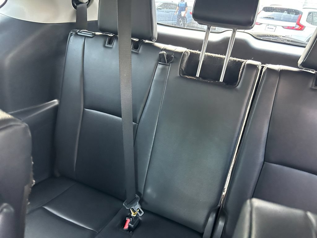 Used 2024 Toyota Highlander XLE AWD/4WD image 17