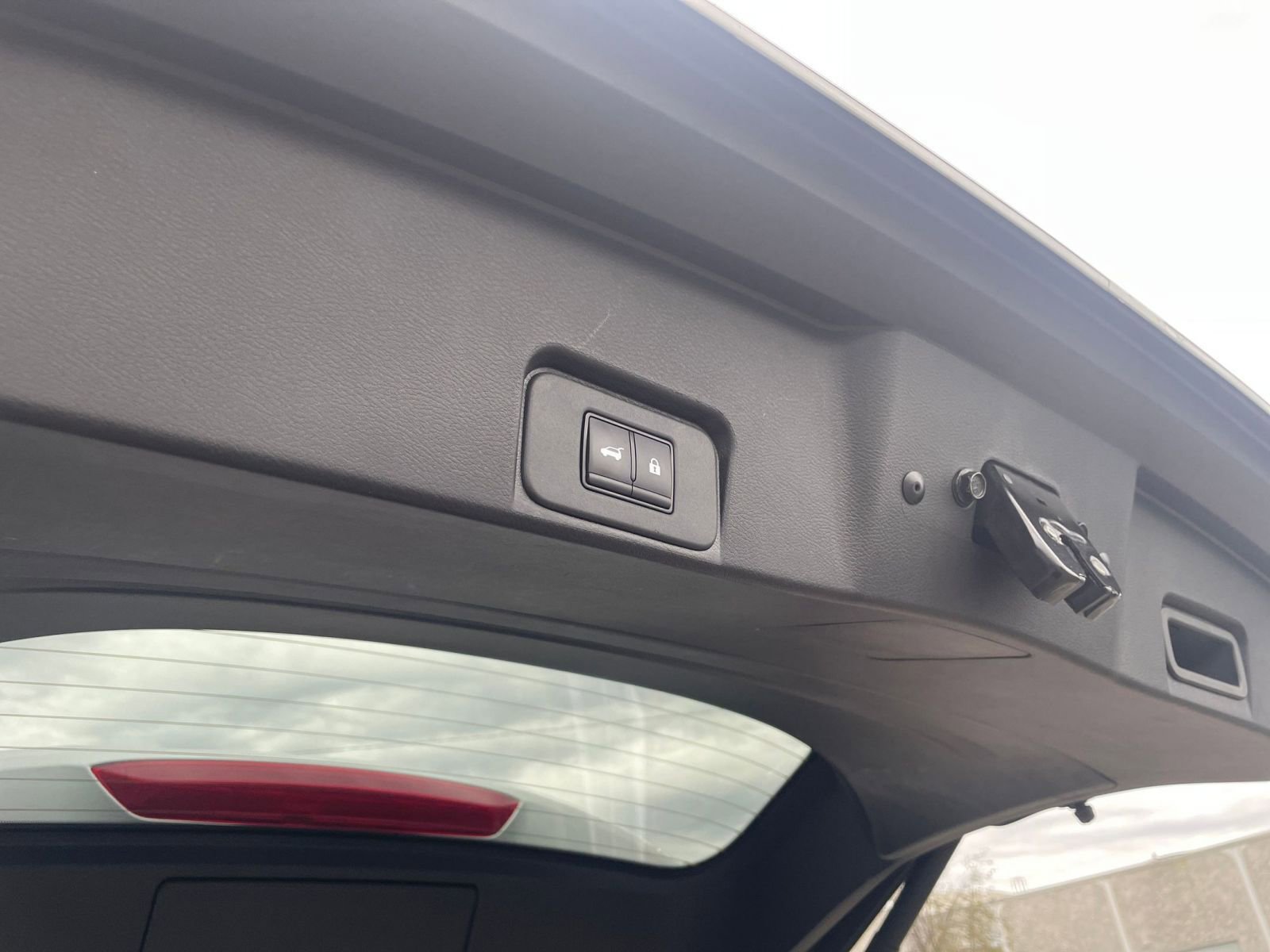 Used 2025 Nissan Rogue SV image 23