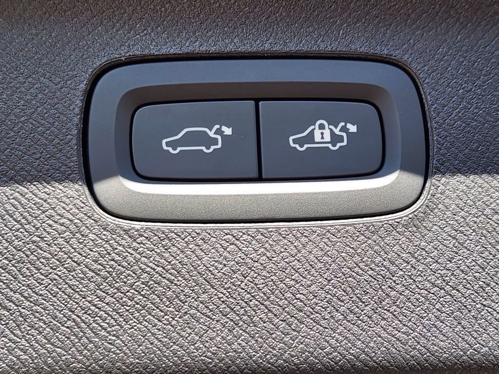 New 2026 Volvo XC90 B5 Core w/ Protection Package image 24