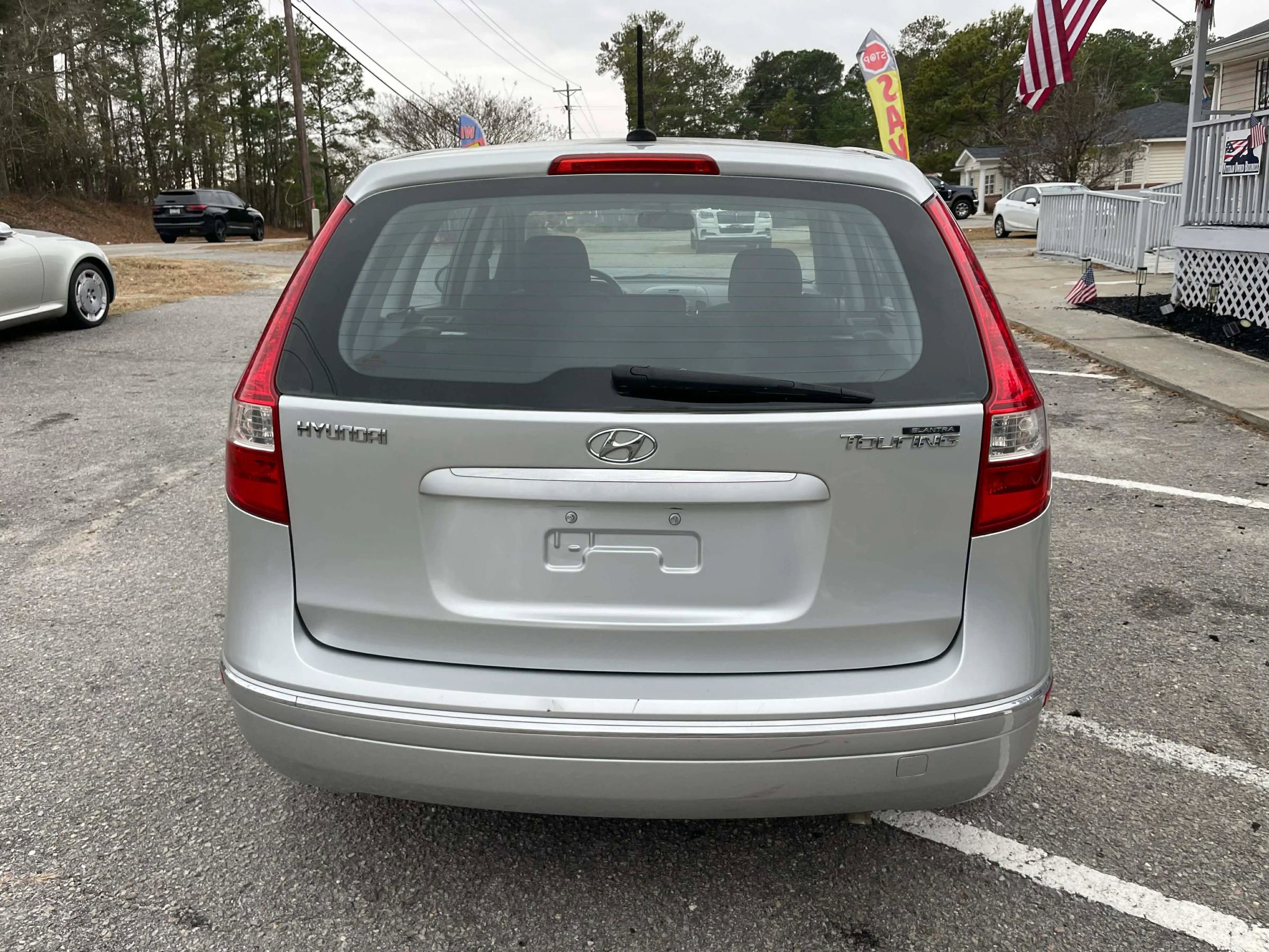 Used 2009 Hyundai Elantra w/ Premium-Sport Pkg 2 image 3