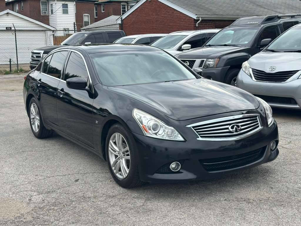Used 2015 INFINITI Q40 w/ Moonroof Package RWD image 1