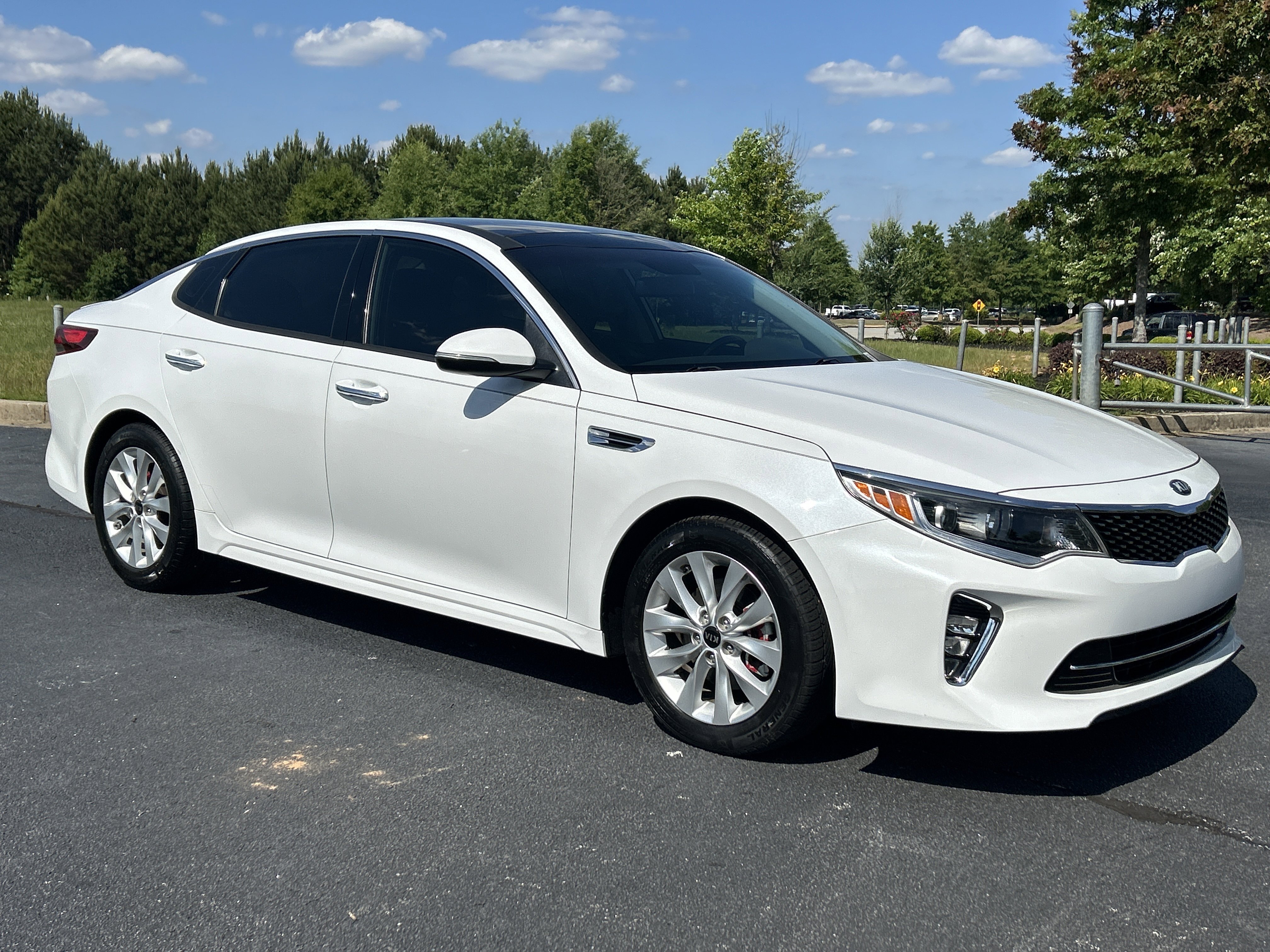 Used 2018 Kia Optima S w/ Panoramic Sunroof Package FWD image 2