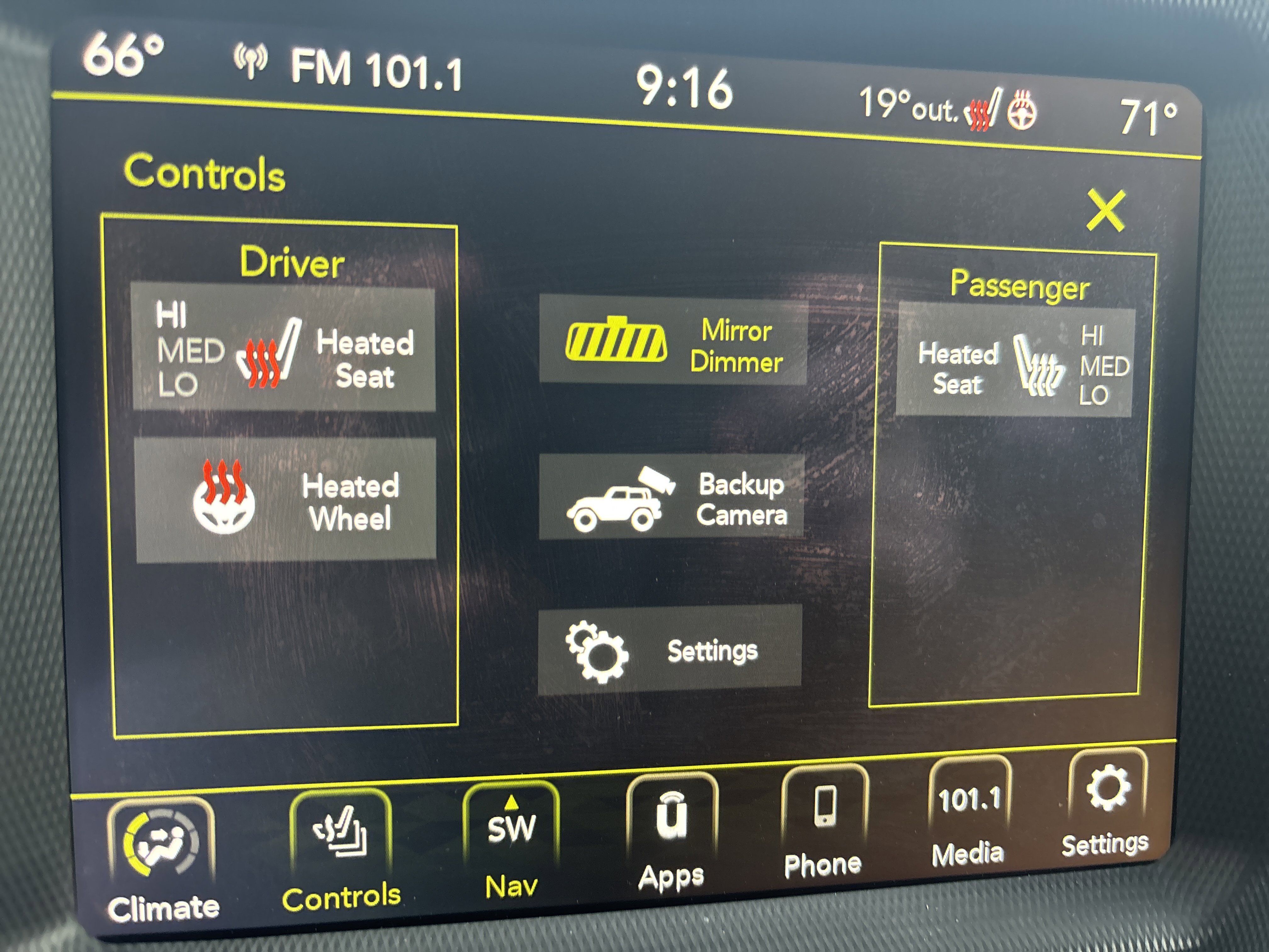 Used 2023 Jeep Wrangler Sahara w/ Cold Weather Group image 28