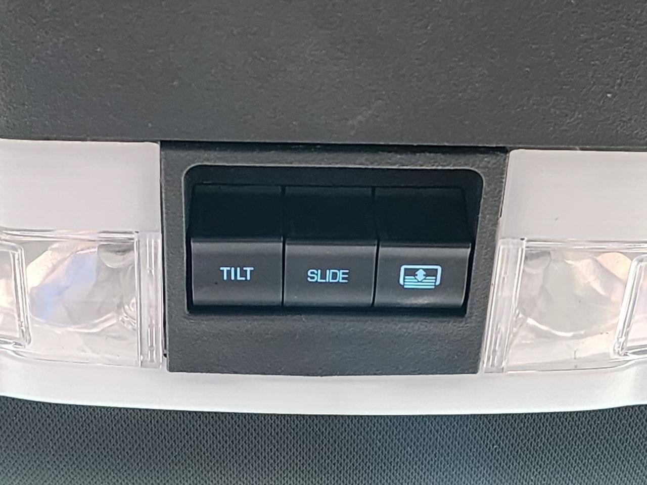 Used 2015 Ford Explorer XLT w/ Equipment Group 202A AWD/4WD image 18