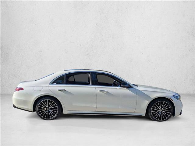 Used 2022 Mercedes-Benz S 500 4MATIC w/ AMG Line Package image 2