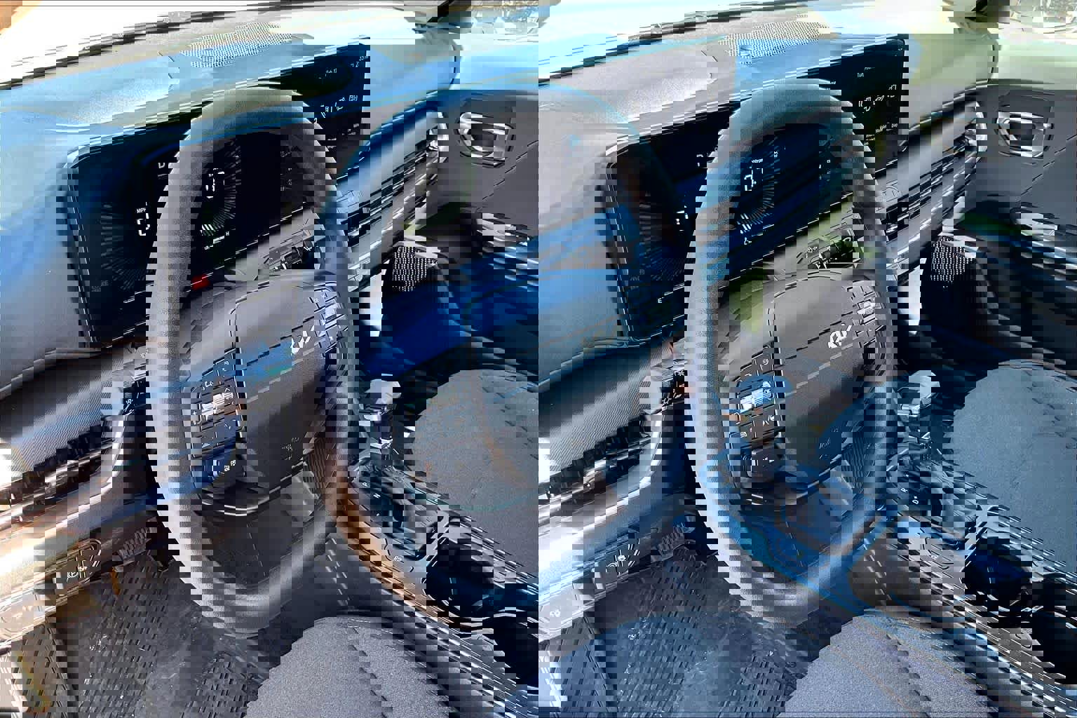 Used 2025 Kia K4 LXS image 16