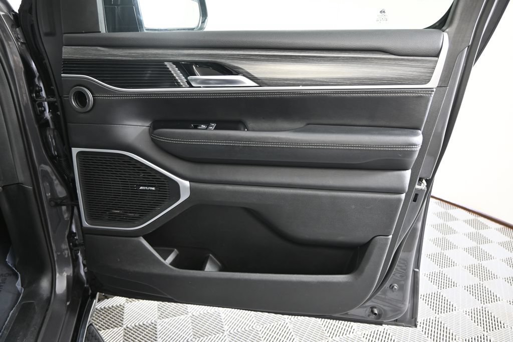 Used 2024 Jeep Wagoneer Series II w/ Flexible Seating Group AWD/4WD image 12