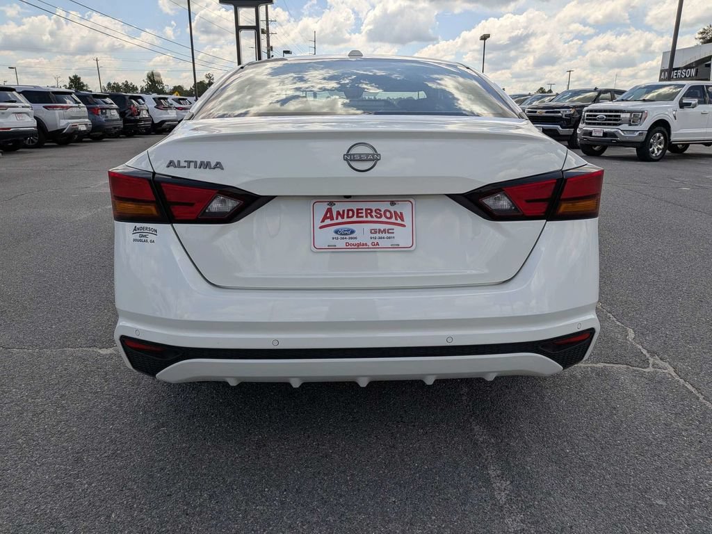 Used 2025 Nissan Altima 2.5 SV FWD image 3