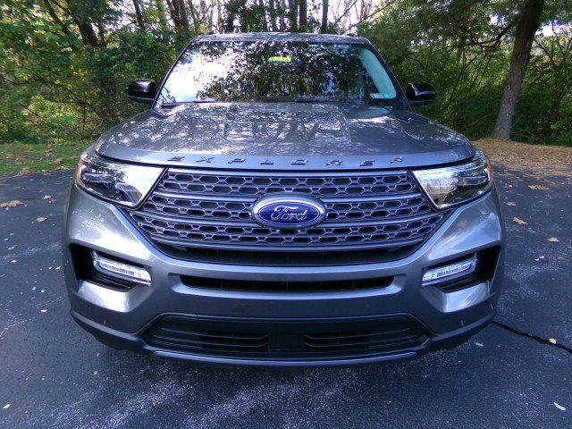 Certified 2024 Ford Explorer XLT w/ Equipment Group 202A AWD/4WD image 3