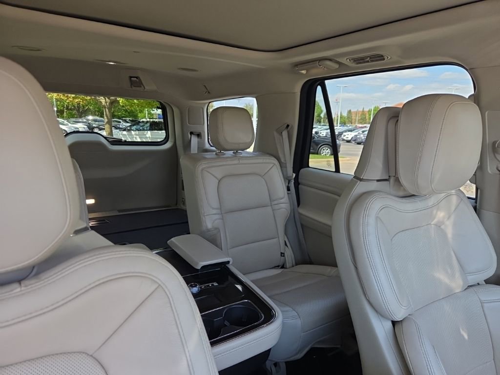 Used 2021 Lincoln Navigator Reserve w/ Luxury Package AWD/4WD image 6