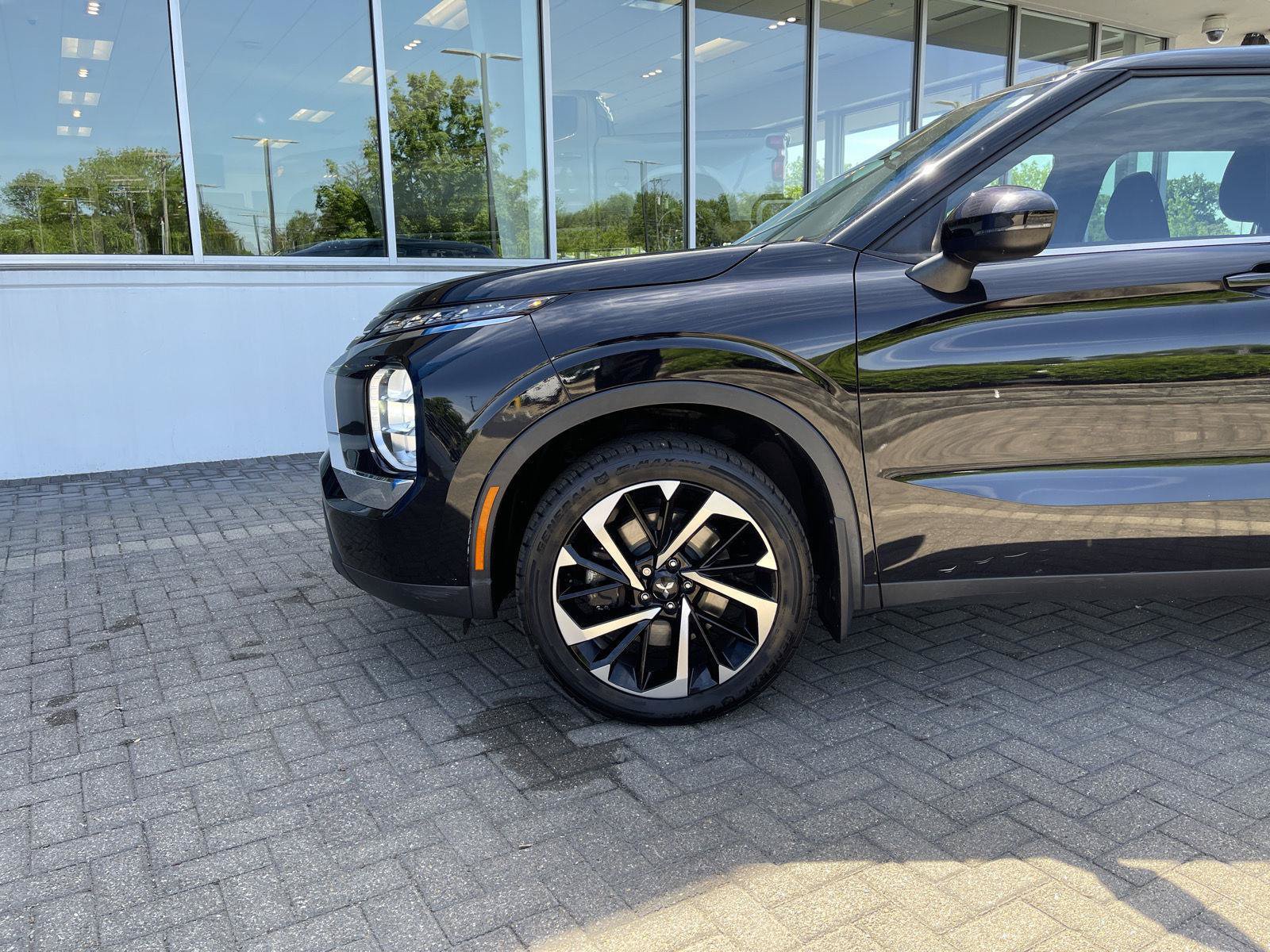 Used 2022 Mitsubishi Outlander ES FWD image 9
