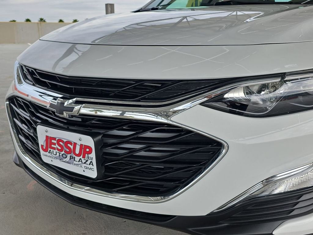 Used 2025 Chevrolet Malibu RS image 32