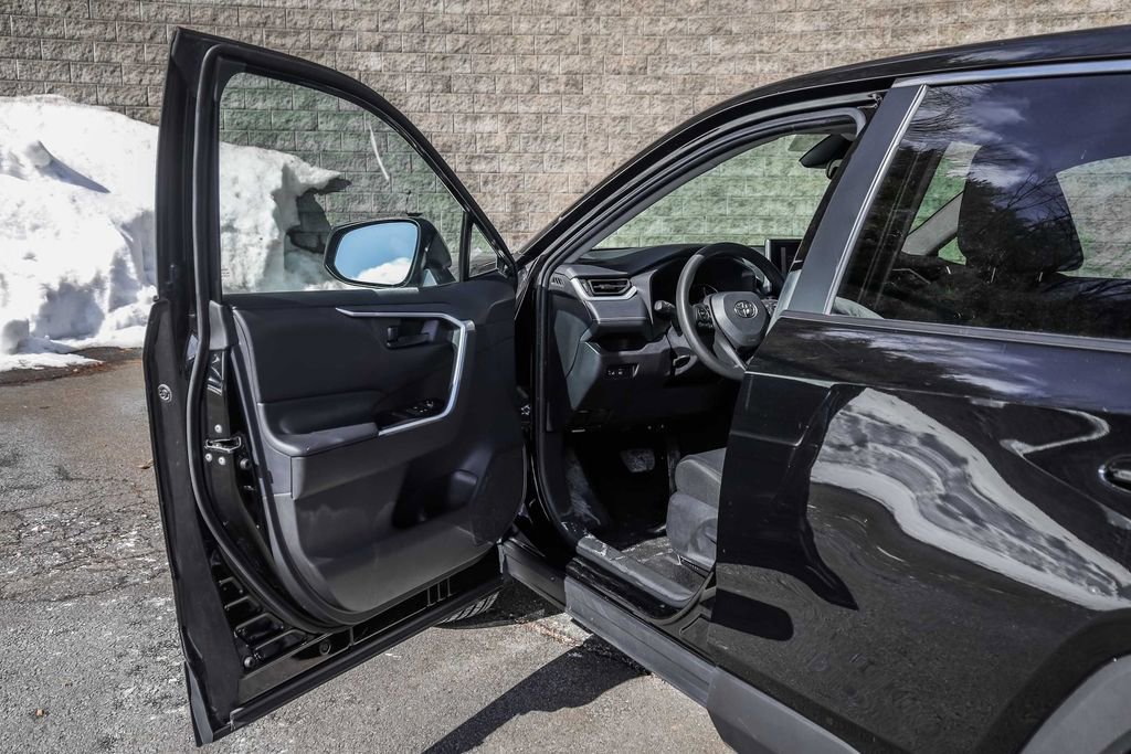 Used 2024 Toyota RAV4 LE image 22
