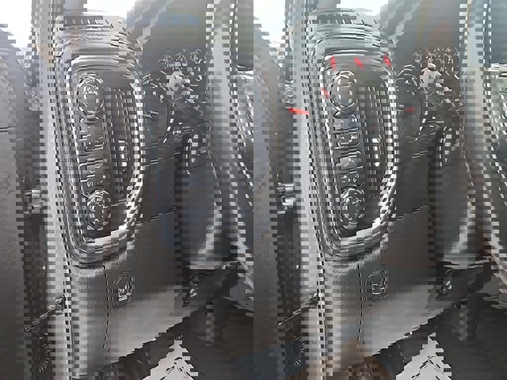 Used 2021 Chevrolet Silverado 1500 LT w/ Bed Protection Package image 11