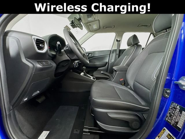 Used 2025 Hyundai Venue Limited FWD image 34