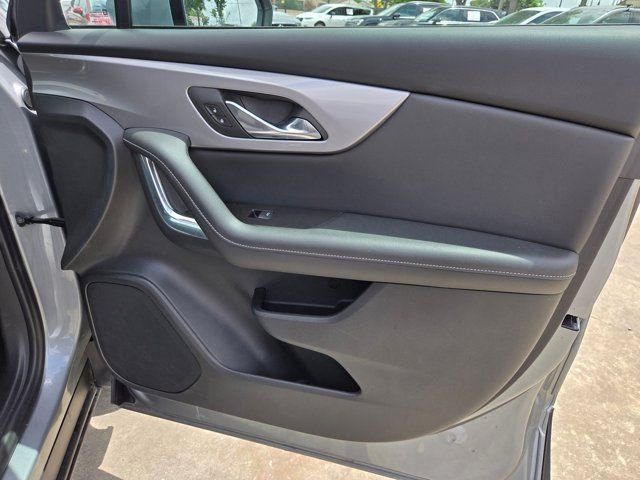 Used 2025 Chevrolet Blazer LT FWD image 33