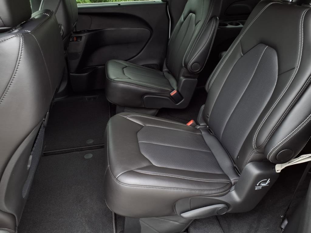 New 2026 Chrysler Pacifica Select image 7