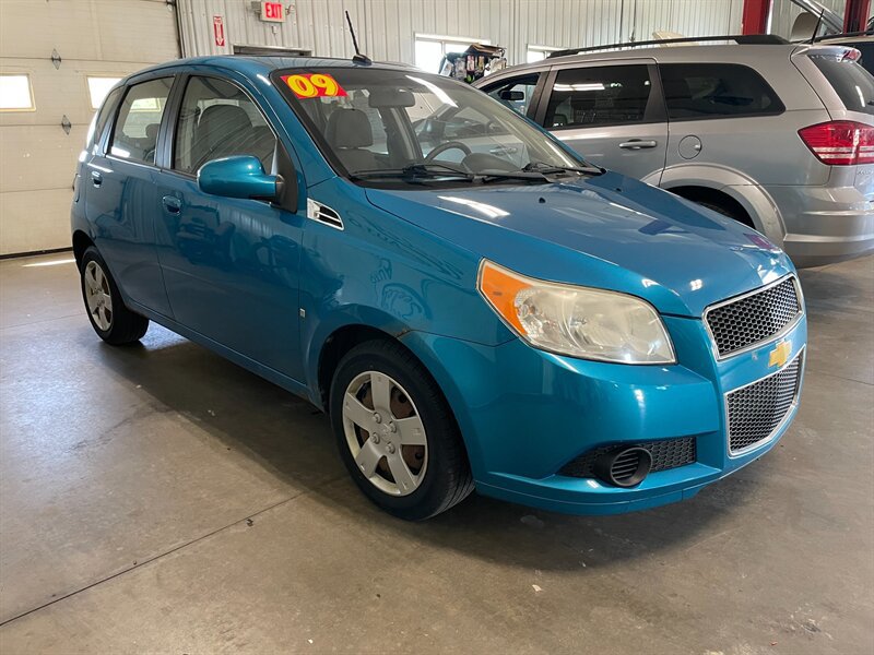 Used 2009 Chevrolet Aveo5 LT FWD image 4
