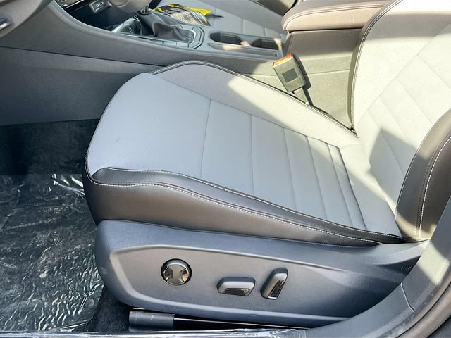 New 2026 Volkswagen Jetta SE FWD image 18