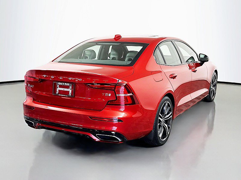 Used 2019 Volvo S60 T5 R-Design image 7