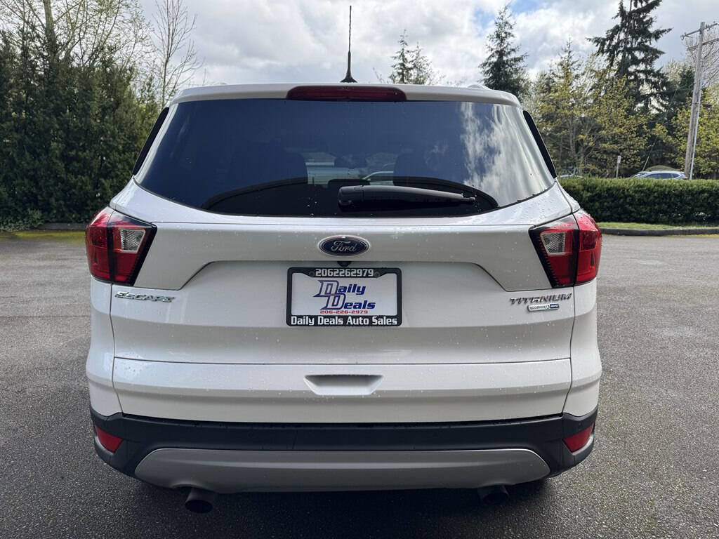 Used 2019 Ford Escape Titanium image 10