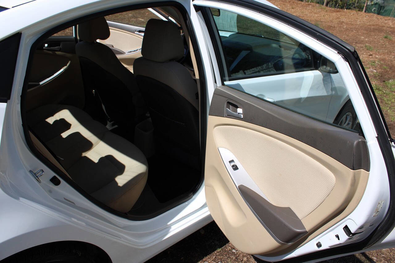 Used 2013 Hyundai Accent GLS image 31
