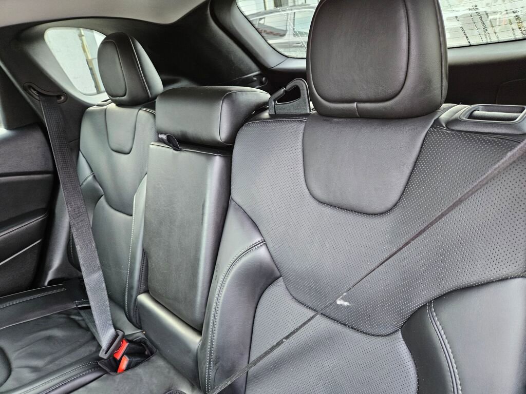 Used 2021 Jeep Cherokee Latitude Lux w/ Comfort/Convenience Group image 18