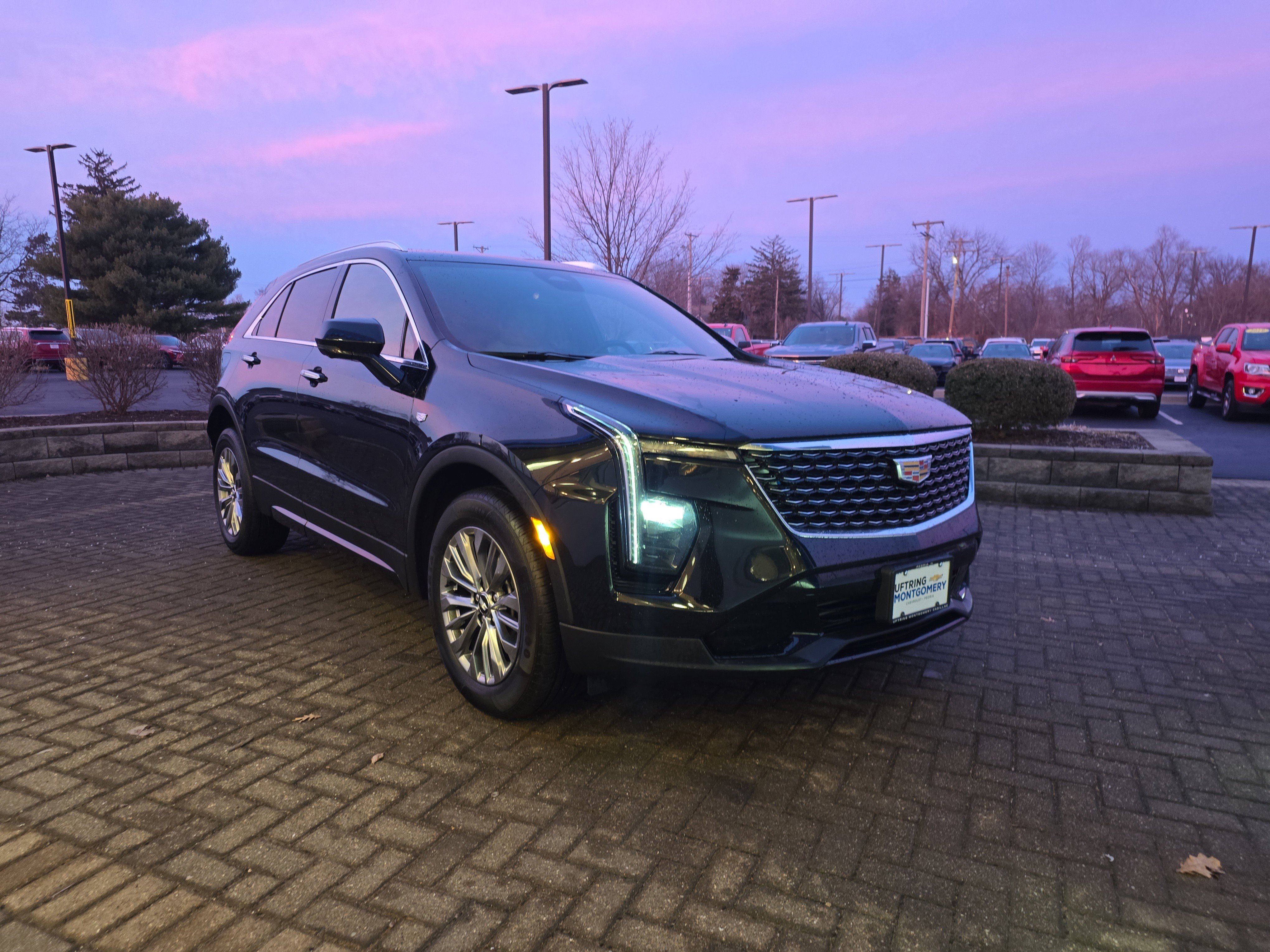 Used 2025 Cadillac XT4 Premium Luxury image 7
