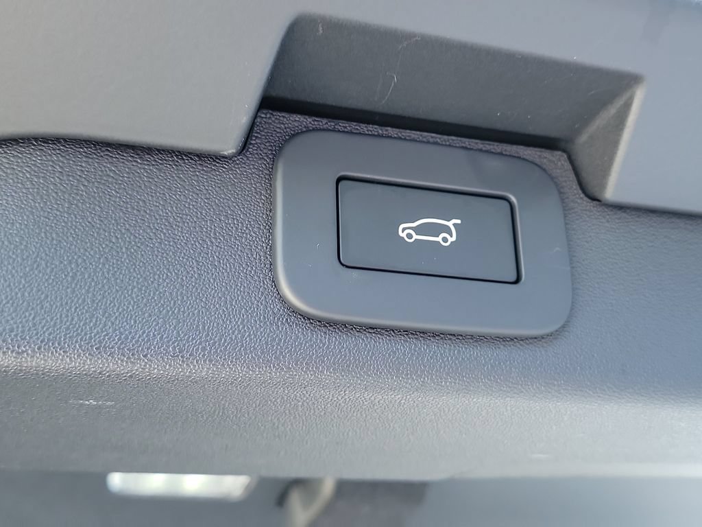Certified 2025 Land Rover Discovery S AWD/4WD image 12