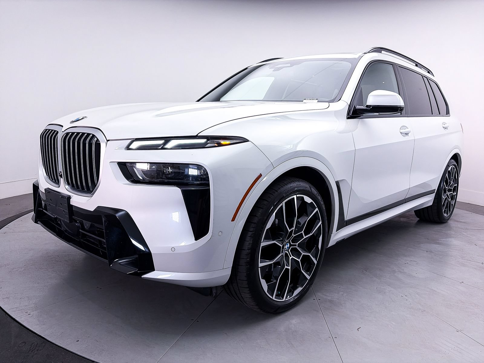 Used 2023 BMW X7 xDrive40i w/ M Sport Package AWD/4WD image 14