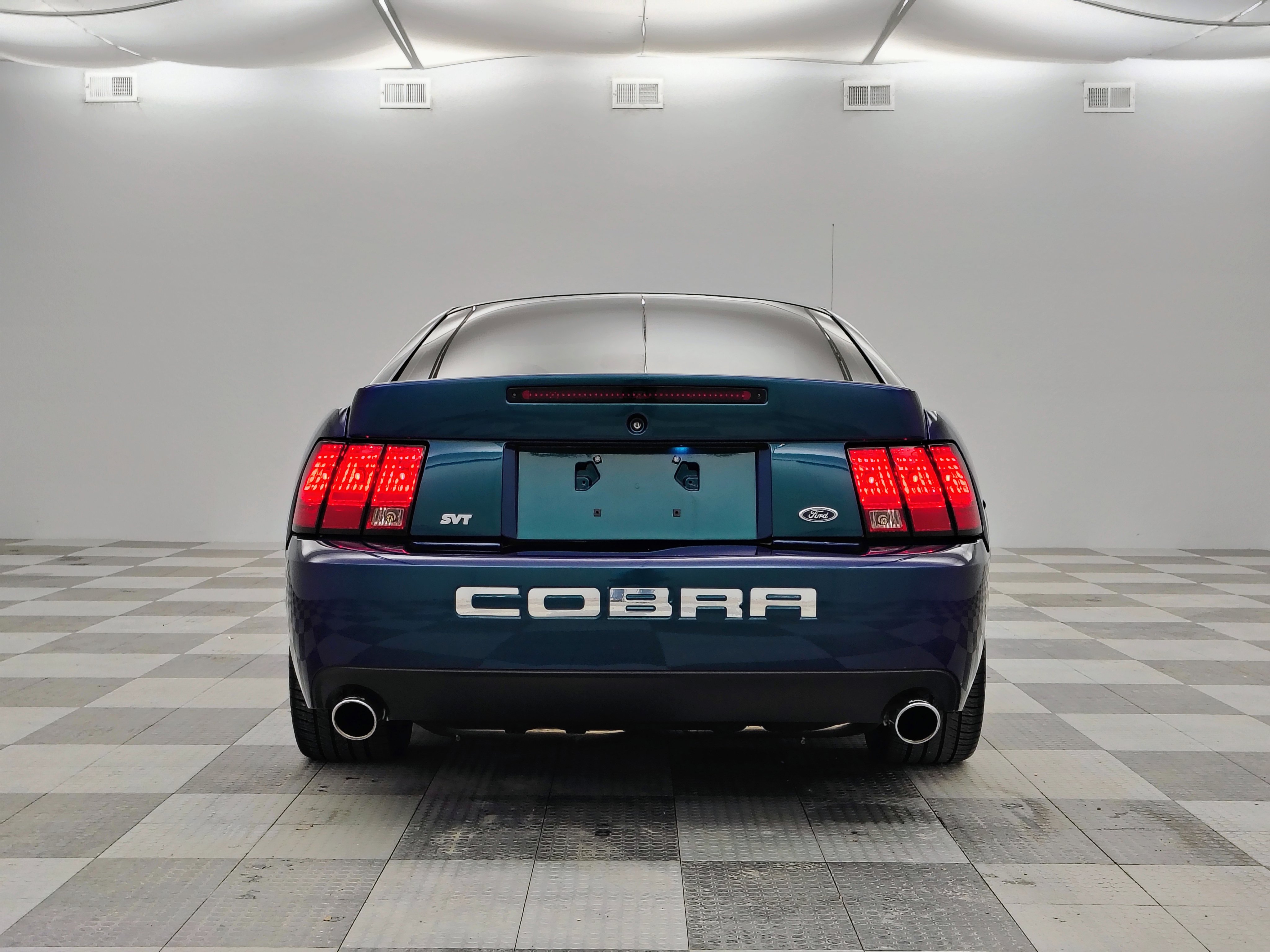Used 2004 Ford Mustang Cobra RWD image 8
