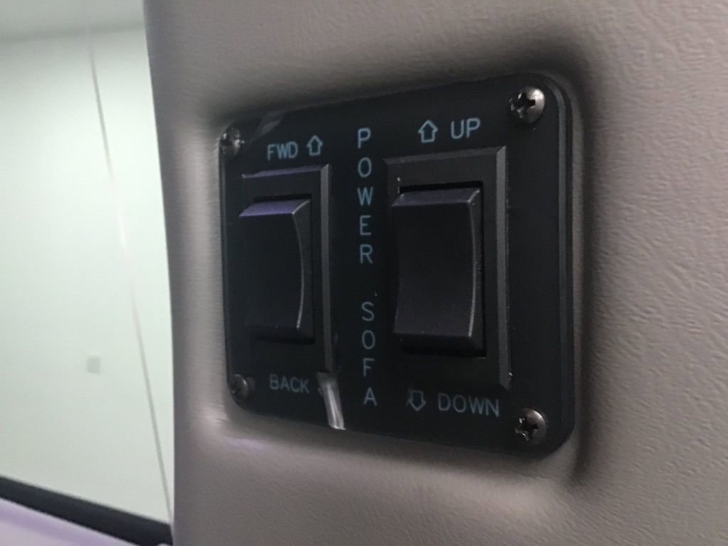 Used 2020 GMC Savana 2500 Extended w/ Enhanced Convenience Package image 8