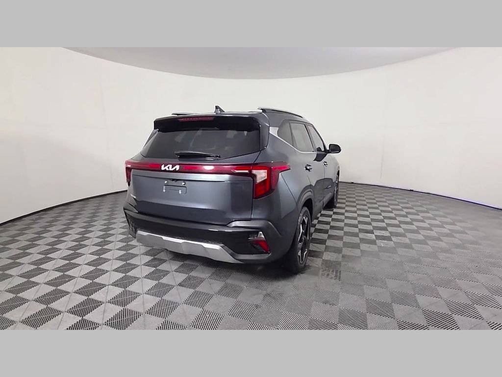 Used 2024 Kia Seltos EX FWD image 40